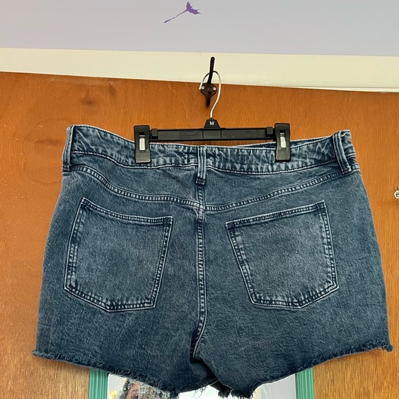 Universal thread shorts - Picture 2 of 3